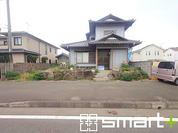 ～閑静な住宅街の立地～ ・周辺は閑静な住宅街となっておりますので、静かな暮らしをご実現いただけます。 ・前面道路の交通量も多くないので、小さなお子様がいるご家庭でもご安心ですね。