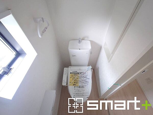 ～やはり便利なタンク式トイレ～ ・最近はタンクレストイレもございますが、タンク式の場合は停電時もお水を流すことが可能。 ・故障時なども比較的費用が安くなるなど、メリットが多くなります。