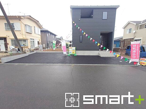 ~十分な広さのある前面道路~ ・前面道路は約6mございますので、お車でのすれ違いも楽々で余計なストレスがかかりません。 ・日々お車での移動が多い方には大切なポイントですね。