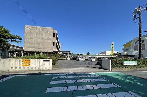 緑岡小学校(1300m)