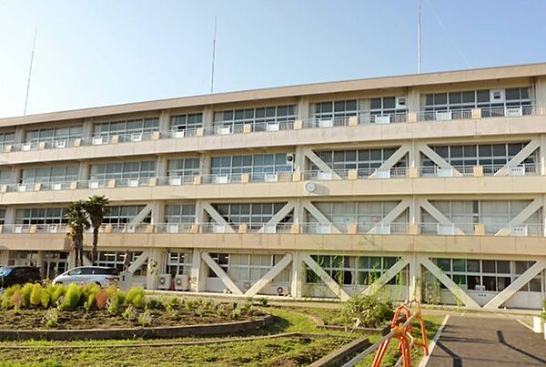 大久保小学校（300m）