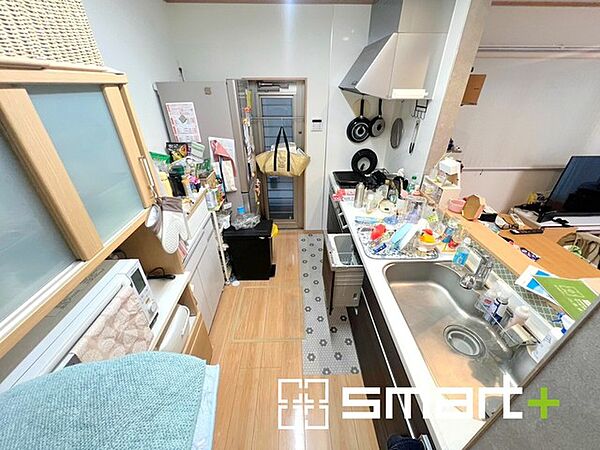 ～暮らしに寄り添う使いやすいキッチン～ ・収納を備え、キッチンまわりもすっきり。 ・リビング・ダイニングとのつながりが魅力です。