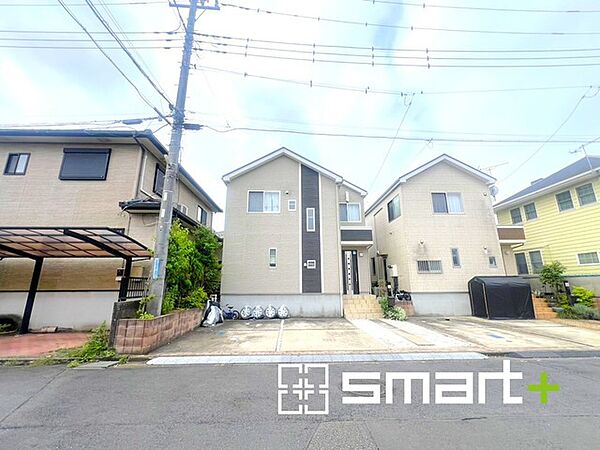 ～シンプルモダンな外観が目を惹く住まい～ ・ブラックのアクセントが映えるスタイリッシュな外観。 ・ぜひ現地で建物の雰囲気をご確認ください。