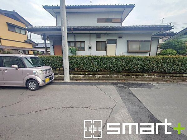 ～閑静な住宅街の立地～ ・周辺は閑静な住宅街となっておりますので、静かな暮らしをご実現いただけます。 ・前面道路の交通量も多くないので、小さなお子様がいるご家庭でもご安心ですね。
