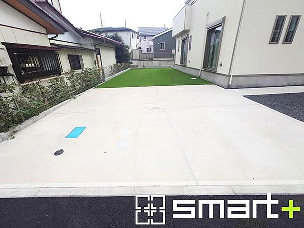 ~ゆとりあるカースペース~ ・セカンドカーや来客時にも困らないカースペース2台分。物置や駐輪スペースなどにも利用できますね。 ・カーポートなどのオプションもお気軽にご相談くださいませ。
