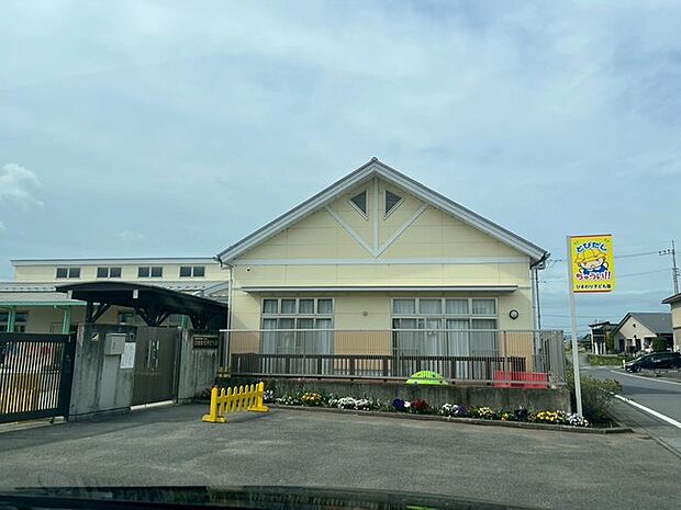 ひまわりこども園（1100m）