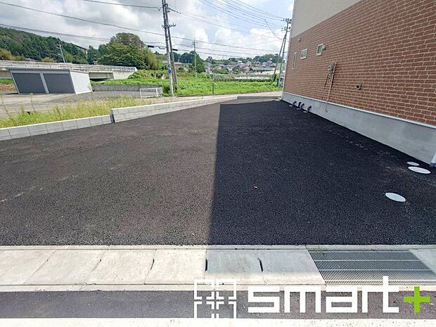 ～駐車場ももちろんございます～ ・駐車場もありますので、お車をご利用される方にもお勧めのお住まいです。 ・カーポートなどのオプションもお気軽にご相談くださいませ。 