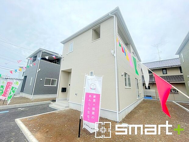 ~閑静な住宅街の立地~ ・周辺は閑静な住宅街となっておりますので、静かな暮らしをご実現いただけます。 ・前面道路の交通量も多くないので、小さなお子様がいるご家庭でもご安心ですね。