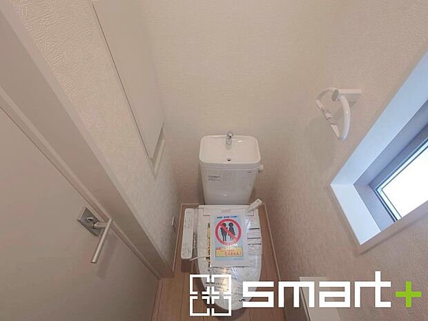 ～やはり便利なタンク式トイレ～ ・最近はタンクレストイレもございますが、タンク式の場合は停電時もお水を流すことが可能。 ・故障時なども比較的費用が安くなるなど、メリットが多くなります。 