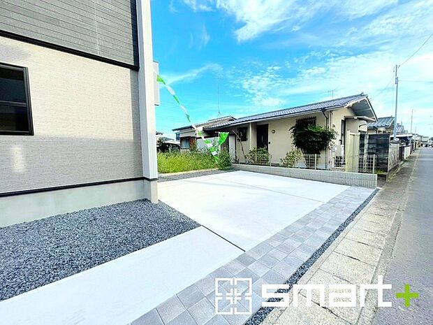 ~駐車場は2台分ご用意~ ・駐車場は2台分ございますので、車通勤の方や複数台お持ちの方にもお勧めのお住まいです。 ・カーポートなどのオプションもお気軽にご相談くださいませ。
