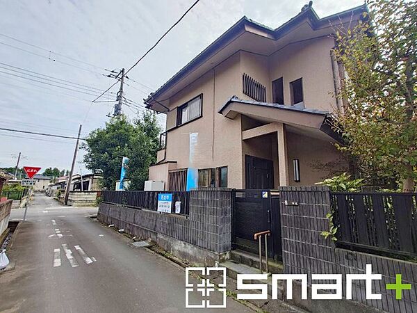 ～閑静な住宅街の立地～ ・周辺は閑静な住宅街となっておりますので、静かな暮らしをご実現いただけます。 ・前面道路の交通量も多くないので、小さなお子様がいるご家庭でもご安心ですね。