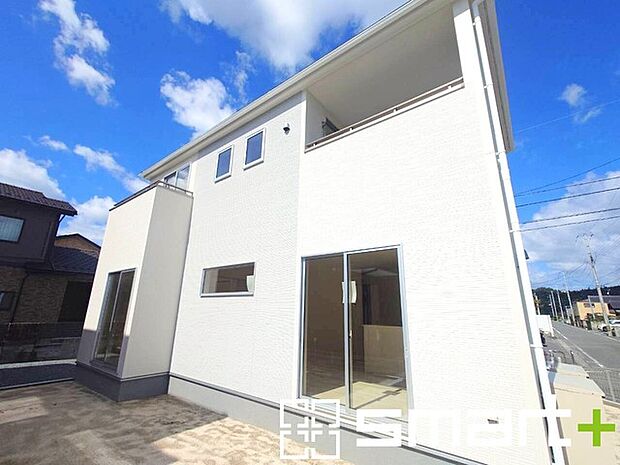 ~ご家族を守る「耐震等級3」~ ・住宅性能評価において「耐震等級3」を取得。地震に強い家であることが証明されております。 ・倒壊の恐れが低くなりますので、地震保険が半額になるメリットも。