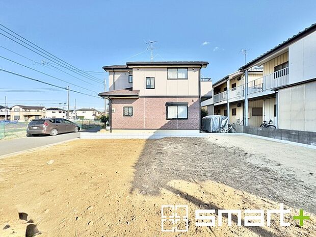 ~ベタ基礎でしっかりとした土台~ ・コンクリートの中に鉄筋を配し強度を高めた「ベタ基礎」を採用。 ・しっかりとした土台を造ったうえで、その上に建物が築造されていきます。