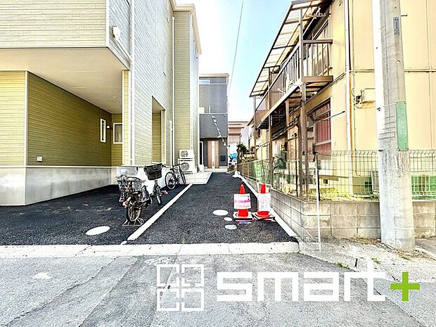~駐車場ももちろんございます~ ・駐車場もありますので、お車をご利用される方にもお勧めのお住まいです。 ・カーポートなどのオプションもお気軽にご相談くださいませ。