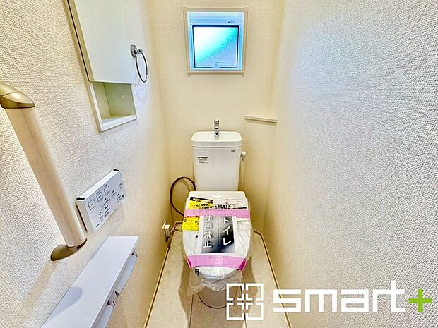 ~やはり便利なタンク式トイレ~ ・最近はタンクレストイレもございますが、タンク式の場合は停電時もお水を流すことが可能。 ・故障時なども比較的費用が安くなるなど、メリットが多くなります。