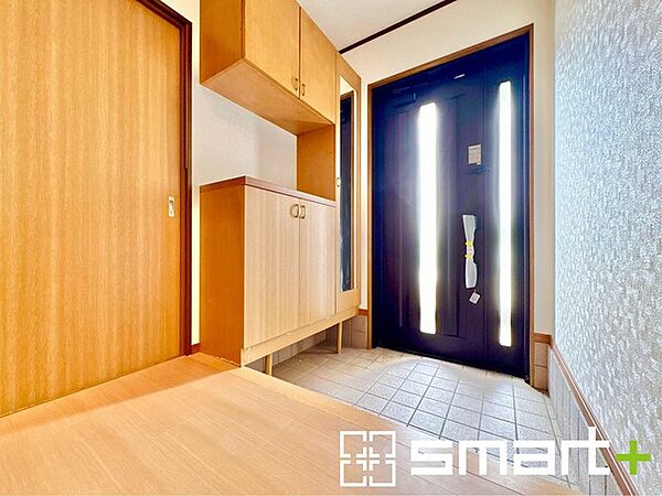 ～十分な容量のシューズボックス～ ・備え付けのシューズボックスは充分な容量を確保。 ・より大型のものへのご変更などご希望の方もお気軽にご相談くださいませ。