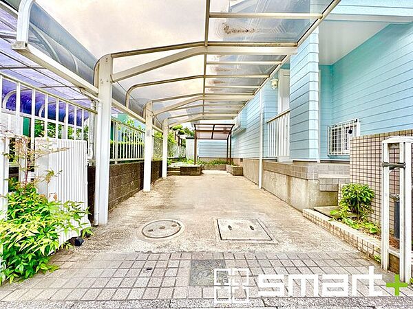 ～駐車場は2台分ご用意～ ・駐車場は2台分ございますので、車通勤の方や複数台お持ちの方にもお勧めのお住まいです。 ・カーポートなどのオプションもお気軽にご相談くださいませ。
