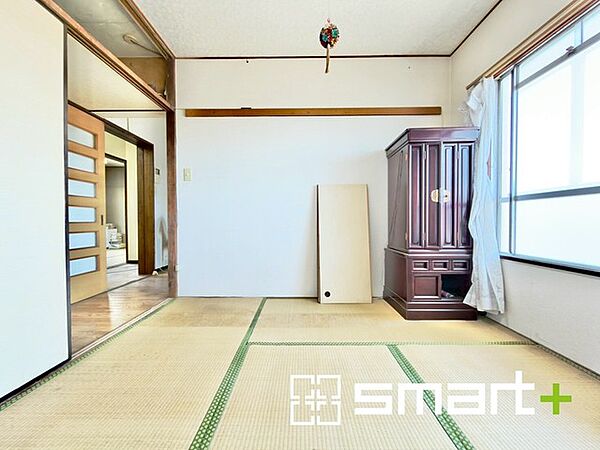 ～「和みの部屋」和室～ ・ゴロンと寝転がったり、お子様のいるご家庭ではお子様を寝かしつけたり、などご活用いただける和室をご用意。
