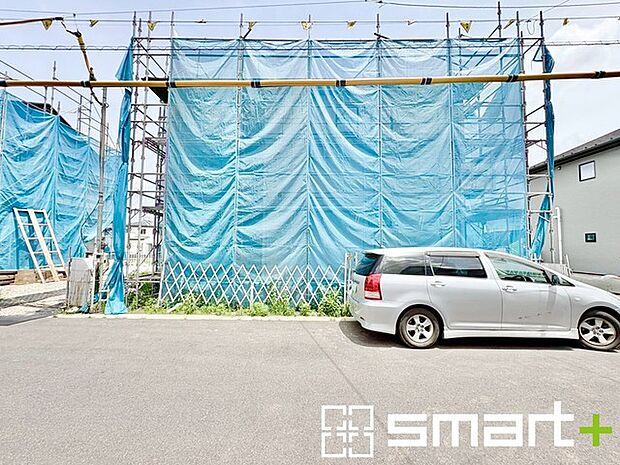 ～十分な広さのある前面道路～ ・前面道路は約6ｍございますので、お車でのすれ違いも楽々で余計なストレスがかかりません。 ・日々お車での移動が多い方には大切なポイントですね。 