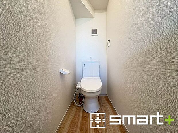 ～やはり便利なタンク式トイレ～ ・最近はタンクレストイレもございますが、タンク式の場合は停電時もお水を流すことが可能。 ・故障時なども比較的費用が安くなるなど、メリットが多くなります。 