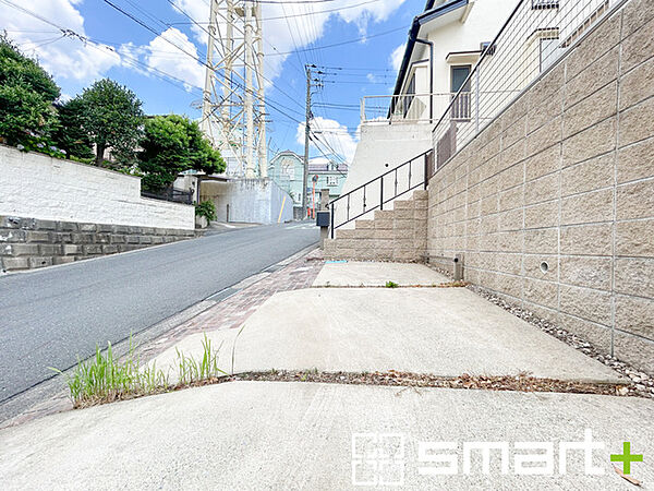 ～駐車場ももちろんございます～ ・駐車場もありますので、お車をご利用される方にもお勧めのお住まいです。 ・カーポートなどのオプションもお気軽にご相談くださいませ。