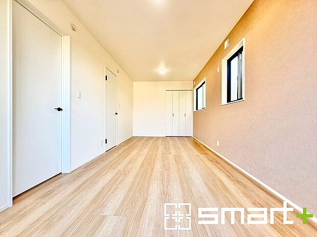 ~間仕切対応で2部屋に~ ・2階洋室9帖は将来こども部屋として1部屋を2部屋にできるフレキシブルルームです。 ・収納スペースも付いているので整理整頓しやすく、生活空間が広がりますね。