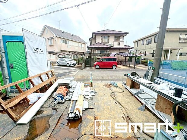 ～ゆとりあるカースペース～ ・セカンドカーや来客時にも困らないカースペース2台分。物置や駐輪スペースなどにも利用できますね。 ・カーポートなどのオプションもお気軽にご相談くださいませ。