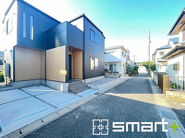 ～閑静な住宅街の立地～ ・周辺は閑静な住宅街となっておりますので、静かな暮らしをご実現いただけます。 ・前面道路の交通量も多くないので、小さなお子様がいるご家庭でもご安心ですね。 