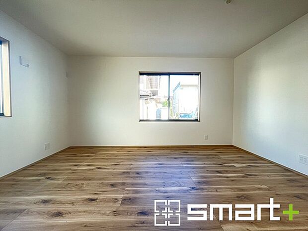 ~2面採光の明るいお部屋~ ・洋室は2面採光とする事で穏やかな陽の入る明るい空間となっております。 ・くつろぎのプライベート時間を明るい空間で穏やかにお過ごしいただけます。