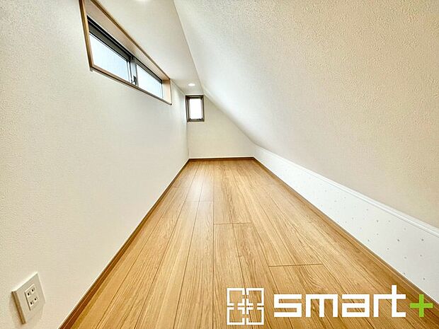 ~小屋裏収納のあるお住まい~ ・本来デッドスペースとなる小屋裏も無駄にせず収納をご用意。 ・普段使わない物や、取っておきたい箱や段ボールなどの置場としてご活用いただけます。