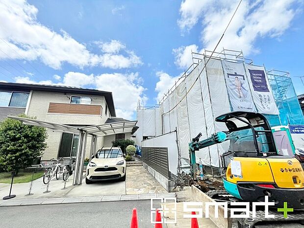 ～閑静な住宅街の立地～ ・周辺は閑静な住宅街となっておりますので、静かな暮らしをご実現いただけます。 ・前面道路の交通量も多くないので、小さなお子様がいるご家庭でもご安心ですね。 