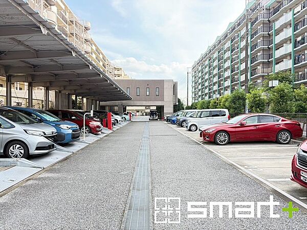 ～敷地内に駐車場をご用意～ ・敷地内に収容力に優れた機械式駐車場がございますので、お車をお持ちの方も是非ご検討ください。 ・空き状況のご確認などもお気軽にどうぞ。
