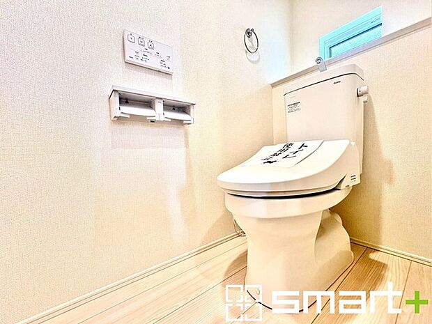 ~やはり便利なタンク式トイレ~ ・最近はタンクレストイレもございますが、タンク式の場合は停電時もお水を流すことが可能。 ・故障時なども比較的費用が安くなるなど、メリットが多くなります。