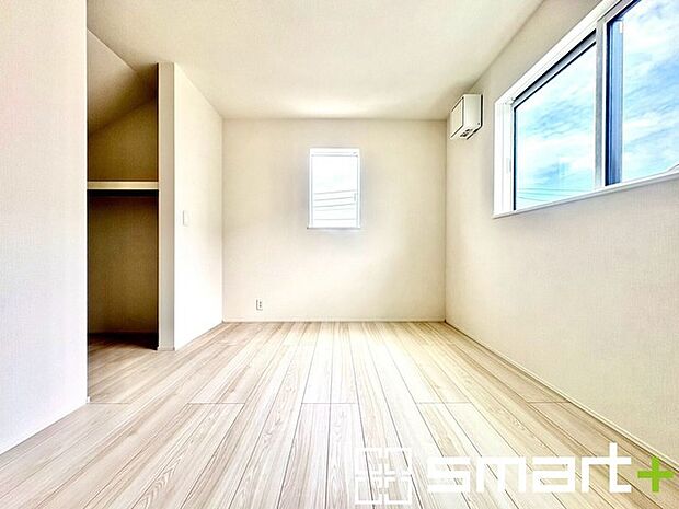 ~ウォークインクローゼットのあるお部屋~ ・人気のウォークインクローゼットをご用意。季節物や趣味の道具などもスッキリと収納が可能です。 ・最近流行りの収納術などもぜひご活用くださいませ。