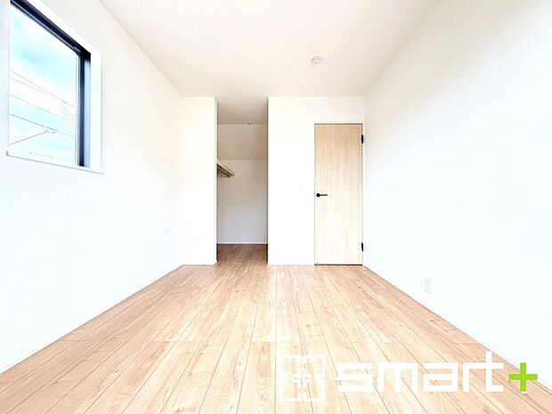 ~ウォークインクローゼットのあるお部屋~ ・人気のウォークインクローゼットをご用意。季節物や趣味の道具などもスッキリと収納が可能です。 ・最近流行りの収納術などもぜひご活用くださいませ。