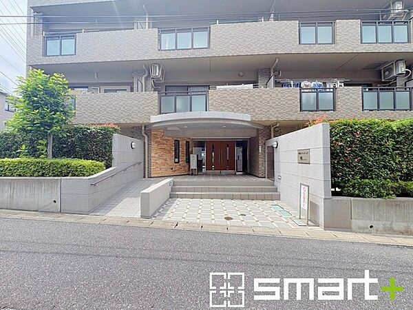 ～管理の行き届いたエントランス～ ・お住まいの「顔」でもあるエントランス。管理会社の方でしっかりと管理されております。 ・ぜひ現地でご体感くださいませ。