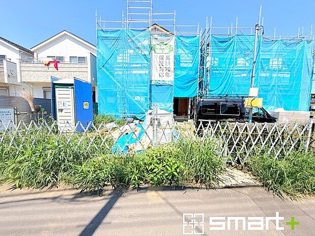 ~十分な広さのある前面道路~ ・前面道路は約4mございますので、お車でのすれ違いも可能で余計なストレスがかかりません。 ・日々お車での移動が多い方には大切なポイントですね。