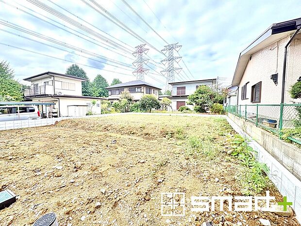 ～閑静な住宅街の立地～ ・周辺は閑静な住宅街となっておりますので、静かな暮らしをご実現いただけます。 ・前面道路の交通量も多くないので、小さなお子様がいるご家庭でもご安心ですね。 