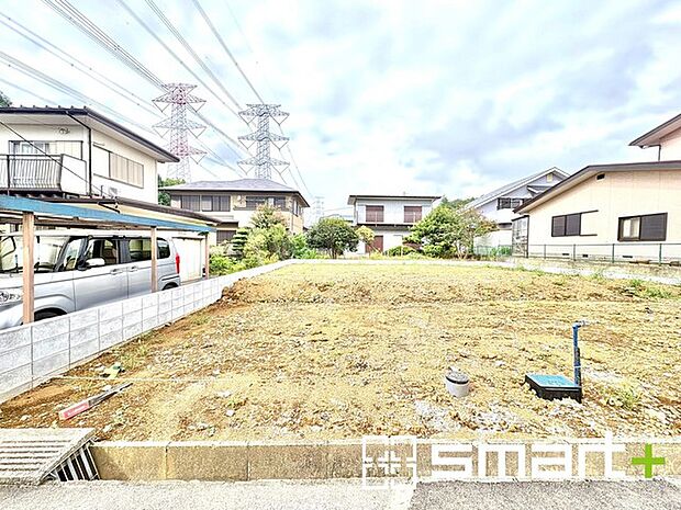 ～閑静な住宅街の立地～ ・周辺は閑静な住宅街となっておりますので、静かな暮らしをご実現いただけます。 ・前面道路の交通量も多くないので、小さなお子様がいるご家庭でもご安心ですね。