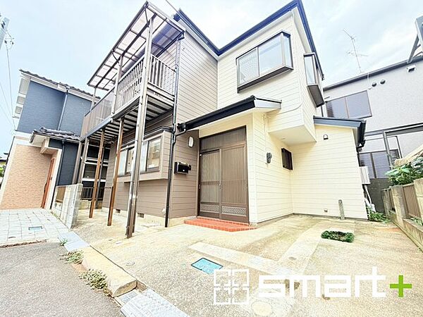～閑静な住宅街の立地～ ・周辺は閑静な住宅街となっておりますので、静かな暮らしをご実現いただけます。 ・前面道路の交通量も多くないので、小さなお子様がいるご家庭でもご安心ですね。