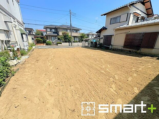 ~ベタ基礎でしっかりとした土台~ ・コンクリートの中に鉄筋を配し強度を高めた「ベタ基礎」を採用。 ・しっかりとした土台を造ったうえで、その上に建物が築造されていきます。
