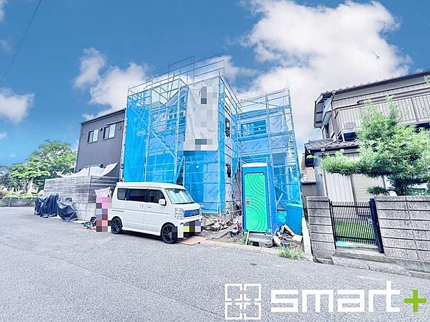 ~十分な広さのある前面道路~ ・前面道路は約6mございますので、お車でのすれ違いも楽々で余計なストレスがかかりません。 ・日々お車での移動が多い方には大切なポイントですね。