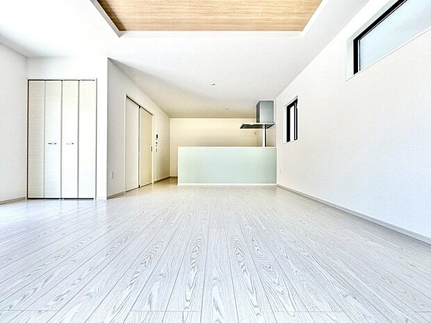 〜リビング収納のあるプラン〜 ・意外と少ないリビング収納をしっかりとご用意。 ・掃除機や買い溜めしたティッシュ、トイレットペーパーなど様々なものが収納可能です。 