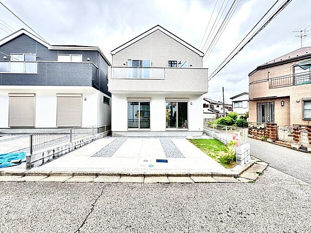 〜開放感ある角地のお住まい〜 ・2方向が空く事で開放感のある角地に位置しております。 ・窮屈な感じが無く、ゆったりと暮らせるこの魅力をぜひ現地でご体感くださいませ。