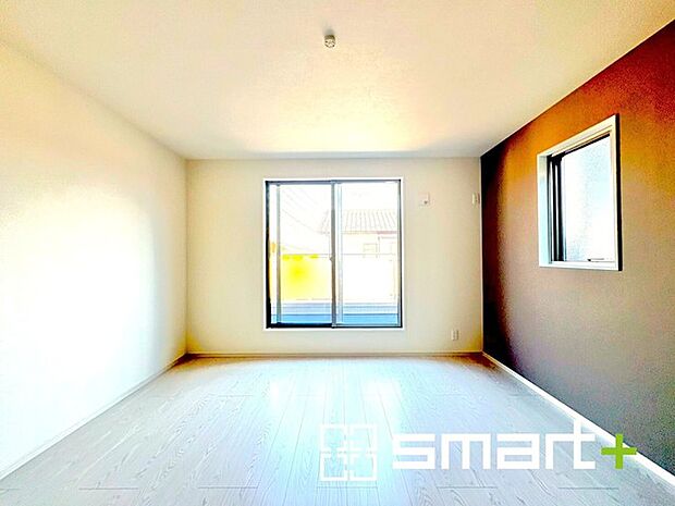 〜自然な風合いの洋室〜 ・ナチュラルな色彩で纏められた洋室は家具のコーディネートもしやすくなっております。 ・どんな家具にするか考えるだけでも楽しくなってきますね。