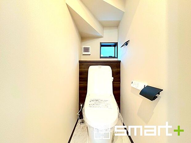 〜やはり便利なタンク式トイレ〜 ・最近はタンクレストイレもございますが、タンク式の場合は停電時もお水を流すことが可能。 ・故障時なども比較的費用が安くなるなど、メリットが多くなります。