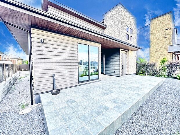 〜ご家族を守る「耐震等級3」〜 ・住宅性能評価において「耐震等級3」を取得。地震に強い家であることが証明されております。 ・倒壊の恐れが低くなりますので、地震保険が半額になるメリットも。 