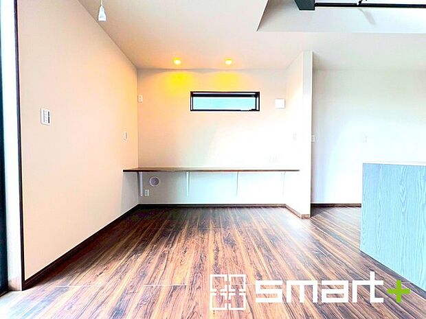 〜スタディカウンターをご用意〜 ・テレワークスペースとして、お子様の勉強スペースとして、家事スペースとして、など様々な使い方のできるスタディカウンターをご用意。