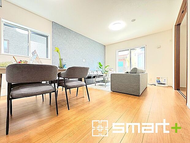 〜家族団らんにピッタリのLDK〜 ・ご家族のお出掛けや帰宅がわかるリビングイン階段。自然とコミュニケーションが増えますね。