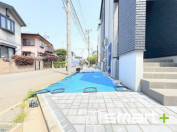 〜ゆとりあるカースペース2台分〜 ・セカンドカーや来客時にも困らないカースペース2台分。物置や駐輪スペースなどにも利用できますね。 ・カーポートなどのオプションもお気軽にご相談くださいませ。